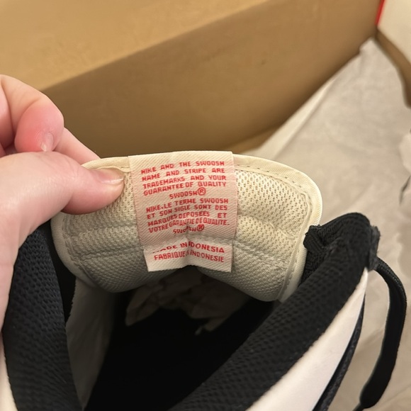 Nike dunks only worn once or twice - Picture 2 of 4